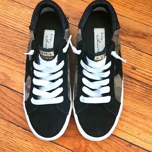 HAVANA SIZE 6 VINTAGE ARMY MULTI SNEAKERS EUC